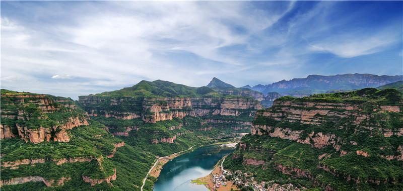 万国觉醒夏日幽景活动（探索未知的游戏世界）